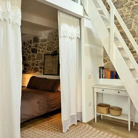 Дом отдыха Renovated Sheepfold Between Sea And Mountains