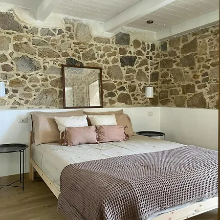 Дом отдыха Renovated Sheepfold Between Sea And Mountains