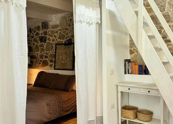 Дом отдыха Renovated Sheepfold Between Sea And Mountains